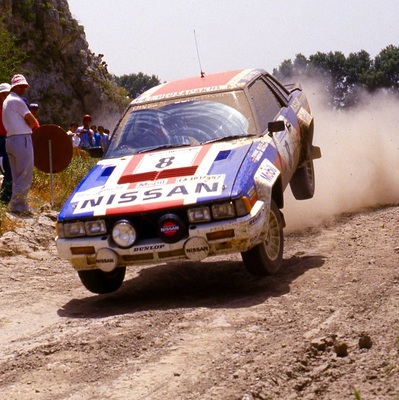 Shekhar Mehta - Yvonne Mehta
31º Acropolis Rally 1984. Nissan 240RS. Clasificado 7º.

Del 26 al 31 de Mayo, Atenas, Grecia.
Superficie: tierra.

El Rally tení­a un total de 2265 km, de los que 796.62 km divididos en 47 tramos eran especiales.

Tomaron la salida 104 equipos, finalizaron 32.@
Palabras clave: Shekhar_Mehta;Yvonne_Mehta;Grupo_B;Nissan;Grecia;Acropolis;1984