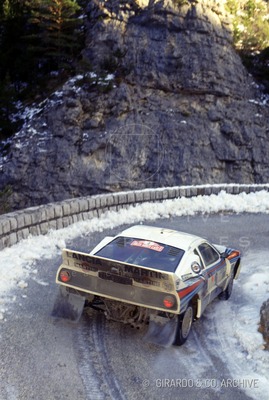 Markku Alén - Ilkka Kivimäki
52º Rallye Automobile de Monte-Carlo 1984. Lancia Rally 037 (TO W67785). Clasificado 8º.
Martini Racing

Del 21 al 27 de Enero, Monte-Carlo.
Superficie: asfalto - nieve.

El Rally tenia un total de 3328.90 km de los que 753.20 km divididos en 30 tramos eran especiales, (4 de ellas fueron canceladas SS3 St Jean en Royans de 39 Km, SS11 Les Savoyons - Sigoyer de 32 Km, SS12 Pont sur Barrage du Sautet de 18,40 Km, SS13 Chateau d'Ancelle - La Batie Neuve de 11,20 Km).

Se inscribieron 222 equipos, tomaron la salida 209, finalizaron 120.

© GIRARDO & CO.ARCHIVE
@
Palabras clave: Lancia;Rally;Grupo_B;Montecarlo;1984;nieve