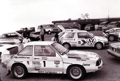 Michèle Mouton
Audi Sport Quattro S1

Subida Pikes Peak International Hill Climb 1985

"Era mi coche del Mundial de Rallyes, el Audi S1 (también llamado Sport Quattro) de grupo B, con bastantes modificaciones.

Trabajamos mucho en el trabajo del motor en altitud y en el sistema eléctrico. Teni­a 600 caballos de potencia al freno (solo 70 mas que mi coche 'normal' de rally, lo cual no era demasiado)."

"Los organizadores me hicieron la vida imposible. Era como si fuera la primera vez que vei­an un coche de rally o un coche con turbo... o la primera vez que vieran a una europea,.. O a una mujer !".

"Me pararon por exceso de velocidad al principio del entrenamiento, por 8 km/h, y me pusieron delante de un pequeño tribunal donde me deci­an que era como una criminal porque habi­a superado la velocidad permitida y podi­a haber matado a sus hijos".

"Me multaron y me prohibieron empezar la prueba. Yo me hubiera metido, me hubiera puesto los arneses y habri­a salido. Sabi­an que no teni­a casi tiempo para entrenar y no queri­an que ganara, así­ que encontraron algo que crei­an que impediri­a que lo hiciera".
Yo estaba tan convencida que deci­a: "Os lo voy a demostrar, incluso en esta situación.

¿Las cuatro curvas de la cima?
Las cogí­ todas a saco. Me hice con un nuevo récord en la carrera, otra victoria y cabreé a algún que otro americano payaso".

Para mas informacion [url=https://wp.me/p74eqQ-2Q] Clic en la foto o aqui si esta azul[/url]
For more information [url=https://wp.me/p74eqQ-2Q] Click on the picture or here if blue [/url]"
@
Palabras clave: Michele_Mouton;Audi;Quattro;Pikes_Peak;1985;Mujeres;Womens
