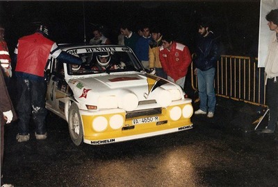 Carlos Sainz Cenamor - Antonio Boto
22º Rally Catalunya 1986. Renault 5 Maxiturbo (VA-4650-M). Clasificado 2º.

Del 23 al 26 de Octubre, Barcelona, Catalunya, España.
Superficie: asfalto.

El Rally tenia un total de 1246.00 km de los que 417.00 km divididos en 30 tramos eran especiales.

Tomaron la salida 84 equipos, finalizaron 49.@
Palabras clave: Renault;Maxiturbo;grupo_B;Catalunya;1986;España;Spain