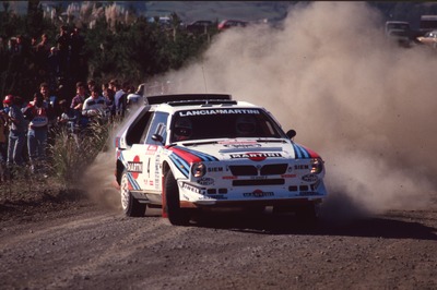 Massimo (Miki) Biasion - Tiziano Siviero
16º AWA Clarion Rally de Nueva Zelanda 1986. Lancia Delta S4 (TO 90681E). Clasificado 3º.
Martini Lancia

Del 5 al 8 de Julio, Auckland, Nueva Zelanda.
Superficie: tierra.

El Rally tenia un total de 1980 km de los que 597.76 km divididos en 35 tramos eran especiales, (uno de ellos fue cancelado SS26 Kawerau Forest de 26.73 Km).

Se inscribieron 55 equipos, tomaron la salida 52, finalizaron 40.

PHOTO Asia Pacific Sports Media
@
Palabras clave: Lancia;Delta;Nueva_Zelanda;Grupo_B;1986