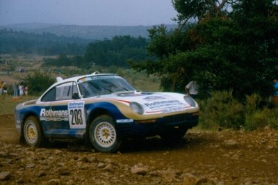 René Metge - Jean-Marc Andrié
11º Rallye des 1000 Pistes 1986. Porsche 959 (BB-PW 975). Clasificado 3º.

Del 4 al 6 de Julio, Canjuers, Francia.
Superficie: tierra con 157.70 km cronometrados divididos en 2 etapas y 10 tramos especiales.

Éste Rally se celebraba en Camp militaire de Canjuers, Var.
Situado al sureste de Francia, en un terreno de 35.000 hectáreas.
Muchos equipos hací­an debutar sus nuevos modelos antes de competir en el Campeonato Mundial y/o Europeo de Rallyes.

Se podría decir que era un excelente banco de pruebas, donde miraban de conseguir mas fialbilidad y/o evolucionar los coches.

Tomaron la salida 120 equipos, finalizaron 69.
@
Palabras clave: Porsche;Canjuers;Francia;1986;Grupo_S;Grupo_B
