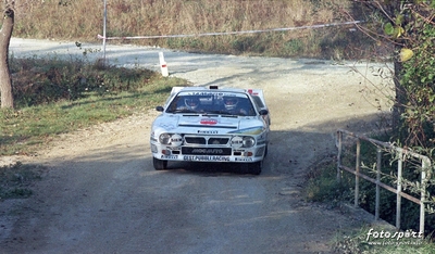 Franco Cunico - Pierangelo Scalvini
14º Marlboro San Marino Rally - Marlboro Challenge Trophy 1986. Lancia Rally 037 (CO 824444). Clasificado 4º.
Tamauto

Del 6 al 9 de Noviembre, San Marino.
Superficie: tierra - asfalto.

El Rally constaba de 350 km cronometrados divididos en 24 tramos especiales.

Tomaron la salida 62, finalizaron 25.

© fotosport
@
Palabras clave: Lancia;Rally;Grupo_B;San_Marino;1986