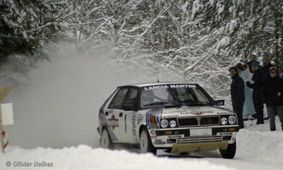 Juha Kankkunen - Juha Piironen
37º Internacional Suecia Rally 1987. Lancia Delta HF 4WD (TO 66485F). Clasificado 3º.
Martini Lancia

Del 13 al 14 de Febrero, Karlstad, Suecia.
Superficie: nieve - hielo.

El Rally tenia un total de 1176.05 Km de los que 408.15 km divididos en 27 tramos eran especiales (uno de ellos fue cancelado SS21 Vassjön de 5.70 km)

Se inscribieron 147 equipos, tomaron la salida 147, finalizaron 82.

© Olivier Delhez
@@
Palabras clave: Lancia;Delta;4WD;Suecia;1987