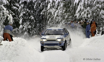 Ingvar Carlsson - Per Carlsson
37º Internacional Suecia Rally 1987. Mazda 323 4WD (GJJ-021). Clasificado 4º.
Mazda Rally Team Europe

Del 13 al 14 de Febrero, Karlstad, Suecia.
Superficie: nieve - hielo.

El Rally tenia un total de 1176.05 Km de los que 408.15 km divididos en 27 tramos eran especiales (uno de ellos fue cancelado SS21 Vassjön de 5.70 km)

Se inscribieron 147 equipos, tomaron la salida 147, finalizaron 82.

© Olivier Delhez
@@
Palabras clave: Mazda;4WD;Suecia;1987