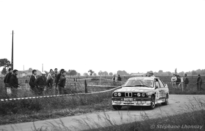 Marc Duez - Pierre Thimonier
24º Ypres 24 Hours Rally 1988. BMW M3 E30 (FXI 318). Clasificado 3º.
Bastos Racing Team

Del 24 al 26 de Junio, Ypres.
Superficie: asfalto.

El Rally constaba de 6 etapas con 375.15 km cronometrados divididos en 37 tramos especiales.

Tomaron la salida 138 equipos, finalizaron 73.

© Stéphane Lhonnay
@@
Palabras clave: BMW;Ypres;1988