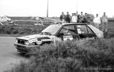 Fabrizio Tabaton - Luciano Tedeschini
24º Ypres 24 Hours Rally 1988. Lancia Delta Integrale (TO 54902H). Clasificado 4º.
H.F. Grifone SRL

Del 24 al 26 de Junio, Ypres.
Superficie: asfalto.

El Rally constaba de 6 etapas con 375.15 km cronometrados divididos en 37 tramos especiales.

Tomaron la salida 138 equipos, finalizaron 73.

© Stéphane Lhonnay
@@
Palabras clave: Lancia;Delta;Integrale;Ypres;1988