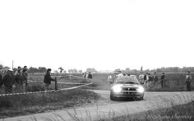 Fabrizio Tabaton - Luciano Tedeschini
24º Ypres 24 Hours Rally 1988. Lancia Delta Integrale (TO 54902H). Clasificado 4º.
H.F. Grifone SRL

Del 24 al 26 de Junio, Ypres.
Superficie: asfalto.

El Rally constaba de 6 etapas con 375.15 km cronometrados divididos en 37 tramos especiales.

Tomaron la salida 138 equipos, finalizaron 73.

© Stéphane Lhonnay
@@
Palabras clave: Lancia;Delta;Integrale;Ypres;1988