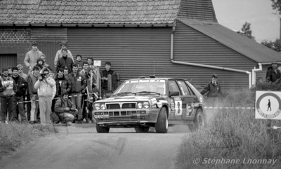 Fabrizio Tabaton - Luciano Tedeschini
24º Ypres 24 Hours Rally 1988. Lancia Delta Integrale (TO 54902H). Clasificado 4º.
H.F. Grifone SRL

Del 24 al 26 de Junio, Ypres.
Superficie: asfalto.

El Rally constaba de 6 etapas con 375.15 km cronometrados divididos en 37 tramos especiales.

Tomaron la salida 138 equipos, finalizaron 73.

© Stéphane Lhonnay
@@
Palabras clave: Lancia;Delta;Integrale;Ypres;1988