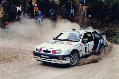 Carlos Sainz Cenamor - Luís Rodríguez Moya
30º Rallye Sanremo - Rallye d'Italia 1988. Ford Sierra RS Cosworth, (D373 TAR). Clasificado 5º.

Del 10 al 14 de Octubre, Sanremo, Liguria, Imperia, Italia.
Superficie: asfalto - tierra.

El Rally tenia un total de 2453.87 km de los que 564.96 Km divididos en 43 tramos eran especiales (4 de ellos fueron cancelados SS6 Superspeciale 2 de 2.18 Km, SS11 Tignai de 12.17 Km, SS13 Lanzo 2 de 6.38 Km y SS38 Angua 2 de 12.37 Km).

Se inscribieron 124 equipos, tomaron la salida 124, finalizaron 55.@
Palabras clave: ;Luis_Moya;Ford;Sierra;Cosworth;Sanremo;Italia;1988
