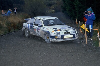 Jimmy McRae - Rob Arthur
38º Lombard RAC Rally 1989. Ford Sierra RS Cosworth (F948 RTW). Clasificado 12º.

Del 19 al 23 de Noviembre, Nottingham, Inglaterra.
Superficie: tierra.

El Rally tenia un total de 3,081.99 Km de los que 603.57 Km divididos en 55 tramos eran especiales.

Se inscribieron 202 equipos, tomaron la salida 187, finalizaron 84.@
Palabras clave: Jimmy_McRae;Ford;Sierra;Cosworth;1989