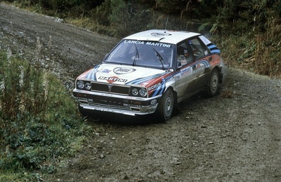 Juha Kankkunen - Juha Piironen
47º Lombard RAC Rally 1991. Lancia Delta Integrale 16V (TO 76853R). Clasificado 1º.

Del 24 al 28 de Noviembre, Harrogate, Yorkshire, Inglaterra.
Superficie: tierra.

El Rally tenia un total de 2355.31 Km de los que 565,51 Km divididos en 37 tramos eran especiales.

Se inscribieron 160 equipos, tomaron la salida 151, finalizaron 82.@
Palabras clave: ;Juha_Piironen;Lancia;Delta;Integrale;RAC_Rally;Lombard;Gran_Bretaña;1991