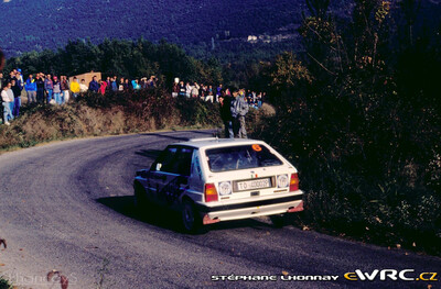Jorge Recalde - Martin Christie
27º Rallye España - Catalunya Costa Brava 1991. Lancia Delta Integrale 16V (TO 40002P). Clasificado 6º.

Del 10 al 13 de Noviembre, Lloret de Mar, Girona, Catalunya, España.
Superficie: asfalto - tierra.

El Rally tenia un total de 1606.98 km de los que 594.01 km divididos en 35 tramos eran especiales, (2 de ellas fueron canceladas SS4 Sant Hilari - Osor de 13.57 Km y SS29 Riera de Merles de 14.36 Km).

Tomaron la salida 76 equipos, finalizaron 33.

© Stéphane Lhonnay
@@
Palabras clave: Jorge_Recalde;Lancia;Delta;Integrale;Catalunya;1991