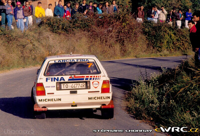 Gustavo Trelles - Daniel Muzio
27º Rallye Catalunya - Costa Brava - Rallye de España 1991. Lancia Delta Integrale 16V (TO 44774R). Abandonó por el embrague en SS32 La Creu de Lloret de 11.00 km.
Jolly Club

Del 10 al 13 de Noviembre, Lloret de Mar, Girona, Catalunya, España.
Superficie: asfalto - tierra.

El Rally tenia un total de 1606.98 km de los que 594.01 km divididos en 35 tramos eran especiales, (2 de ellas fueron canceladas SS4 Sant Hilari - Osor de 13.57 Km y SS29 Riera de Merles de 14.36 Km).

Tomaron la salida 76 equipos, finalizaron 33.

© Stéphane Lhonnay
@
Palabras clave: Lancia;Delta;Integrale;Catalunya;1991;España;Spain