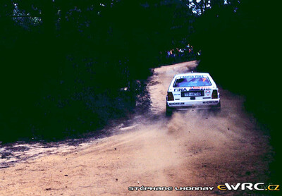 Gustavo Trelles - Daniel Muzio
27º Rallye Catalunya - Costa Brava - Rallye de España 1991. Lancia Delta Integrale 16V (TO 44774R). Abandonó por el embrague en SS32 La Creu de Lloret de 11.00 km.
Jolly Club

Del 10 al 13 de Noviembre, Lloret de Mar, Girona, Catalunya, España.
Superficie: asfalto - tierra.

El Rally tenia un total de 1606.98 km de los que 594.01 km divididos en 35 tramos eran especiales, (2 de ellas fueron canceladas SS4 Sant Hilari - Osor de 13.57 Km y SS29 Riera de Merles de 14.36 Km).

Tomaron la salida 76 equipos, finalizaron 33.

© Stéphane Lhonnay
@
Palabras clave: Lancia;Delta;Integrale;Catalunya;1991;España;Spain