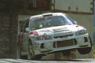Tommi Mäkinen - Seppo Harjanne
39º Rallye Sanremo - Rallye d'Italia 1997. Mitsubishi Lancer Evo IV (P44 MRE). Clasificado 3º.

Del 12 al 15 de Octubre, Sanremo, Imperia, Liguria, Italia.
Superficie: asfalto.

El Rally tenia un total de 1,365.91 Km de los que 396.21 Km divididos en 25 tramos eran especiales, (3 de ellos fueron cancelados SS1 Poggio de 2.09 Km, SS2 S.Romolo 1 de 10.02 Km y SS19 Baiardo 2 de 10.47 Km).

Se inscribieron 125 equipos, tomaron la salida 125, finalizaron 67.@
Palabras clave: ;Sanremo;Italia;Mitsubishi;Lancer;1997