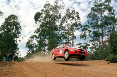 Tommi Mäkinen - Risto Mannisenmäki
12º Telstra Rally Australia 1999. Mitsubishi Lancer Evo V (S2 TMR). Clasificado 1º.

Del 4 al 7 de Noviembre, Perth.
Superficie: tierra.

El Rally tenia un total de 1424.33 Km de los que 395.88 Km divididos en 23 tramos eran especiales.

Se inscribieron 89 equipos, tomaron la salida 84, finalizaron 49.@
Palabras clave: ;Mitsubishi;Lancer;Evo5;Australia;1999;