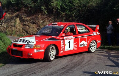 Tommi Mäkinen - Risto Mannisenmaki
41º Rallye Sanremo - Rallye d'Italia 1999. Mitsubishi Lancer Evo VI (V2 MMR). Clasificado 1º.
Marlboro Mitsubishi Ralliart

Del 11 al 13 de Octubre, Sanremo, Liguria, Imperia, Italia.
Superficie: asfalto.

El Rally tenia un total de 1384.58 Km de los que 384.88 Km divididos en 18 tramos, eran especiales.

Se inscribieron 124 equipos, tomaron la salida 119, finalizaron 55.

© eWRC
@@
Palabras clave: Mitsubishi;Lancer;Sanremo;1999