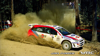 Colin McRae - Nicky Grist
33º TAP Rallye de Portugal 1999. Ford Focus WRC '99 (S7 FMC). Clasificado 1º.
Ford Motor Co. Ltd.

Del 21 al 24 de Marzo, Matosinhos, Porto, Portuigal.
Superficie: tierra.

El Rally tení­a un total de 1768.61 km de los que 399.51 km divididos en 23 tramos eran especiales (dos de ellos fueron cancelados SS18 Arganil - Coja 2 de 20.96 km y SS19 Salgueiro - Gois 2 de 19.70 km).

Se inscribieron 117 equipos, tomaron la salida 117, finalizaron 56.

© Jan Marek
@@
Palabras clave: Ford;Focus;WRC;Portugal;1999