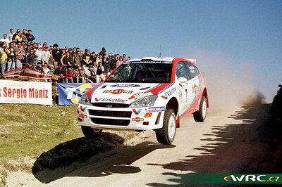 Colin McRae - Nicky Grist
33º TAP Rallye de Portugal 1999. Ford Focus WRC '99 (S7 FMC). Clasificado 1º.
Ford Motor Co. Ltd.

Del 21 al 24 de Marzo, Matosinhos, Porto, Portuigal.
Superficie: tierra.

El Rally tení­a un total de 1768.61 km de los que 399.51 km divididos en 23 tramos eran especiales (dos de ellos fueron cancelados SS18 Arganil - Coja 2 de 20.96 km y SS19 Salgueiro - Gois 2 de 19.70 km).

Se inscribieron 117 equipos, tomaron la salida 117, finalizaron 56.

© eWRC.cz
@@
Palabras clave: Ford;Focus;WRC;Portugal;1999