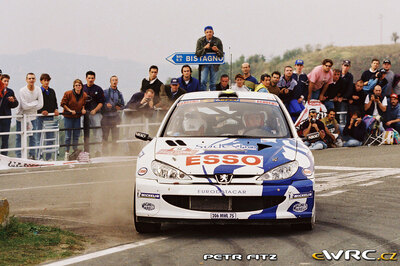 Gilles Panizzi - Hervé Panizzi
41º Rallye Sanremo - Rallye d'Italia 1999. Peugeot 206 WRC (206 MWL 75). Clasificado 2º.

Del 11 al 13 de Octubre, Sanremo, Liguria, Imperia, Italia.
Superficie: asfalto.

El Rally tenia un total de 1384.58 Km de los que 384.88 Km divididos en 18 tramos, eran especiales.

Se inscribieron 124 equipos, tomaron la salida 119, finalizaron 55.

© Petr Fitz
@@
Palabras clave: Peugeot;WRC;Sanremo;1999