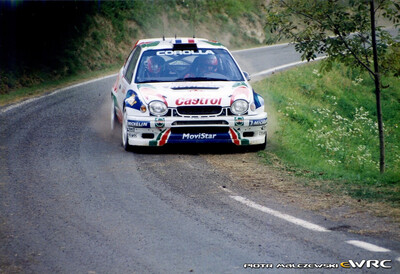 Didier Auriol - Denis Giraudet
41º Rallye Sanremo - Rallye d'Italia 1999. Toyota Corolla WRC (K-AM 8020). Clasificado 3º.
Toyota Castrol Team

Del 11 al 13 de Octubre, Sanremo, Liguria, Imperia, Italia.
Superficie: asfalto.

El Rally tenia un total de 1384.58 Km de los que 384.88 Km divididos en 18 tramos, eran especiales.

Se inscribieron 124 equipos, tomaron la salida 119, finalizaron 55.

© Piotr Malczewski
@@
Palabras clave: Toyota;Corolla;WRC;Sanremo;1999