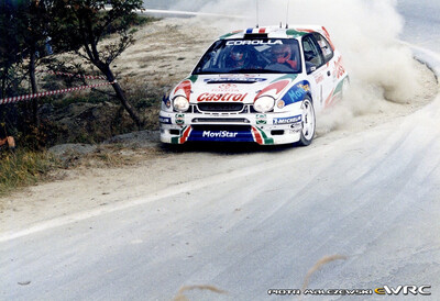 Didier Auriol - Denis Giraudet
41º Rallye Sanremo - Rallye d'Italia 1999. Toyota Corolla WRC (K-AM 8020). Clasificado 3º.
Toyota Castrol Team

Del 11 al 13 de Octubre, Sanremo, Liguria, Imperia, Italia.
Superficie: asfalto.

El Rally tenia un total de 1384.58 Km de los que 384.88 Km divididos en 18 tramos, eran especiales.

Se inscribieron 124 equipos, tomaron la salida 119, finalizaron 55.

© Piotr Malczewski
@@
Palabras clave: Toyota;Corolla;WRC;Sanremo;1999