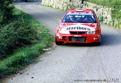 Freddy Loix - Sven Smeets
41º Rallye Sanremo - Rallye d'Italia 1999. Mitsubishi Lancer Evo VI (V22 MMR). Clasificado 4º.
Marlboro Mitsubishi Ralliart

Del 11 al 13 de Octubre, Sanremo, Liguria, Imperia, Italia.
Superficie: asfalto.

El Rally tenia un total de 1384.58 Km de los que 384.88 Km divididos en 18 tramos, eran especiales.

Se inscribieron 124 equipos, tomaron la salida 119, finalizaron 55.

© Piotr Malczewski
@@
Palabras clave: Mitsubishi;Lancer;Sanremo;1999