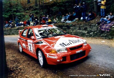 Freddy Loix - Sven Smeets
41º Rallye Sanremo - Rallye d'Italia 1999. Mitsubishi Lancer Evo VI (V22 MMR). Clasificado 4º.
Marlboro Mitsubishi Ralliart

Del 11 al 13 de Octubre, Sanremo, Liguria, Imperia, Italia.
Superficie: asfalto.

El Rally tenia un total de 1384.58 Km de los que 384.88 Km divididos en 18 tramos, eran especiales.

Se inscribieron 124 equipos, tomaron la salida 119, finalizaron 55.

© Piotr Malczewski
@@
Palabras clave: Mitsubishi;Lancer;Sanremo;1999