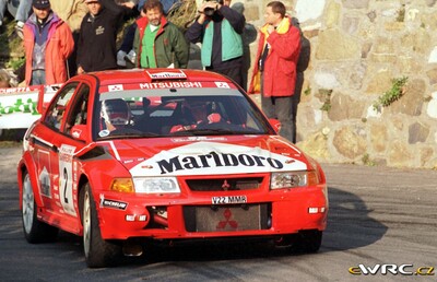 Freddy Loix - Sven Smeets
41º Rallye Sanremo - Rallye d'Italia 1999. Mitsubishi Lancer Evo VI (V22 MMR). Clasificado 4º.
Marlboro Mitsubishi Ralliart

Del 11 al 13 de Octubre, Sanremo, Liguria, Imperia, Italia.
Superficie: asfalto.

El Rally tenia un total de 1384.58 Km de los que 384.88 Km divididos en 18 tramos, eran especiales.

Se inscribieron 124 equipos, tomaron la salida 119, finalizaron 55.

© eWRC
@@
Palabras clave: Mitsubishi;Lancer;Sanremo;1999