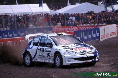 Marcus Grönholm - Timo Rautiainen
49º Neste Rally Finland 1999. Peugeot 206 WRC (206 MWJ 75 / M-4040). Clasificado 4º.
Peugeot Esso

Del 20 al 22 de Agosto, Jyväskylä.
Superficie: tierra.

El Rally tenia un total de 1218.42 km de los que 377.26 km divididos en 23 tramos eran especiales.

Se inscribieron 131 equipos, tomaron la salida 129, finalizaron 64.

© eWRC
@@
Palabras clave: Peugeot;WRC;Finlandia;1999