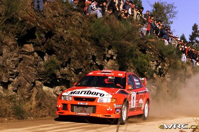 Tommi Mäkinen - Risto Mannisenmaki
33º TAP Rallye de Portugal 1999. Mitsubishi Lancer Evo VI (S3 TMR). Clasificado 5º.
Marlboro Mitsubishi Ralliart

Del 21 al 24 de Marzo, Matosinhos, Porto, Portuigal.
Superficie: tierra.

El Rally tení­a un total de 1768.61 km de los que 399.51 km divididos en 23 tramos eran especiales (dos de ellos fueron cancelados SS18 Arganil - Coja 2 de 20.96 km y SS19 Salgueiro - Gois 2 de 19.70 km).

Se inscribieron 117 equipos, tomaron la salida 117, finalizaron 56.

© eWRC
@@
Palabras clave: Mitsubishi;Lancer;Portugal;1999
