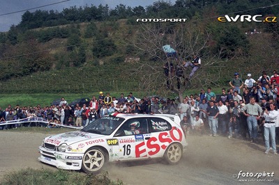 Andrea Aghini - Loris Roggia
41º Rallye Sanremo - Rallye d'Italia 1999. Toyota Corolla WRC (K-AM 4070). Clasificado 5º.
H.F. Grifone SRL

Del 11 al 13 de Octubre, Sanremo, Liguria, Imperia, Italia.
Superficie: asfalto.

El Rally tenia un total de 1384.58 Km de los que 384.88 Km divididos en 18 tramos, eran especiales.

Se inscribieron 124 equipos, tomaron la salida 119, finalizaron 55.

© Fotosport
@@
Palabras clave: Toyota;Corolla;WRC;Sanremo;1999