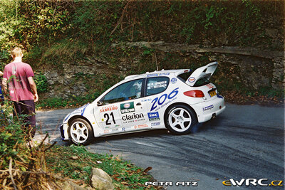 Marcus Grönholm - Timo Rautiainen
41º Rallye Sanremo - Rallye d'Italia 1999. Peugeot 206 WRC (206 MWP 75). Clasificado 8º.
Peugeot Esso

Del 11 al 13 de Octubre, Sanremo, Liguria, Imperia, Italia.
Superficie: asfalto.

El Rally tenia un total de 1384.58 Km de los que 384.88 Km divididos en 18 tramos, eran especiales.

Se inscribieron 124 equipos, tomaron la salida 119, finalizaron 55.

© Petr Fitz
@@
Palabras clave: Peugeot;WRC;Sanremo;1999