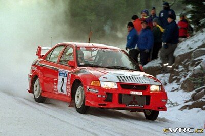 Freddy Loix - Sven Smeets
48º International Swedish Rally 1999. Mitsubishi Lancer Evo VI (S33 TMR). Clasificado 9º.

Del 12 al 14 de Febrero, Karlstad.
Superficie: nieve - hielo.

El Rally tenia un total de 1478.4 km de los que 384.30 km divididos en 19 tramos eran cronometrados.

Tomaron la salida 102 equipos, finalizaron 64.

© eWRC
@@
Palabras clave: Mitsubishi;Lancer;Suecia;1999;Nieve