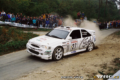 Andrea Navarra - Simona Fedeli
41º Rallye Sanremo - Rallye d'Italia 1999. Ford Escort WRC (R10 FMC). Clasificado 10º.
Jolly Club

Del 11 al 13 de Octubre, Sanremo, Liguria, Imperia, Italia.
Superficie: asfalto.

El Rally tenia un total de 1384.58 Km de los que 384.88 Km divididos en 18 tramos, eran especiales.

Se inscribieron 124 equipos, tomaron la salida 119, finalizaron 55.

© Petr Fitz
@@
Palabras clave: Ford;Escort;WRC;1999