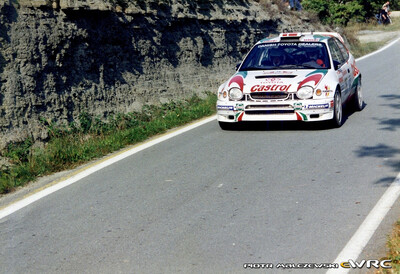 Henrik Lundgaard - Jens-Christian Anker
41º Rallye Sanremo - Rallye d'Italia 1999. Toyota Corolla WRC (K-AM 4050). Clasificado 11º.

Del 11 al 13 de Octubre, Sanremo, Liguria, Imperia, Italia.
Superficie: asfalto.

El Rally tenia un total de 1384.58 Km de los que 384.88 Km divididos en 18 tramos, eran especiales.

Se inscribieron 124 equipos, tomaron la salida 119, finalizaron 55.

© Piotr Malczewski
@@
Palabras clave: Toyota;Corolla;WRC;Sanremo;1999