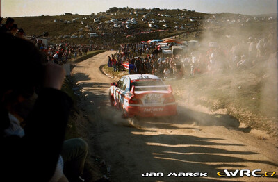 Miguel Campos - Miguel Ramalho
33º TAP Rallye de Portugal 1999. Mitsubishi Carisma GT Evo V (99-06-MQ). Clasificado 12º.

Del 21 al 24 de Marzo, Matosinhos, Porto, Portuigal.
Superficie: tierra.

El Rally tení­a un total de 1768.61 km de los que 399.51 km divididos en 23 tramos eran especiales (dos de ellos fueron cancelados SS18 Arganil - Coja 2 de 20.96 km y SS19 Salgueiro - Gois 2 de 19.70 km).

Se inscribieron 117 equipos, tomaron la salida 117, finalizaron 56.

© Jan Marek
@@
Palabras clave: Mitsubishi;Carisma;Portugal;1999