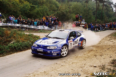 Piero Longhi - Lucio Baggio
41º Rallye Sanremo - Rallye d'Italia 1999. Renault Mégane Maxi (AR 099 ZN). Clasificado 12º.
Treviso Rally Team

Del 11 al 13 de Octubre, Sanremo, Liguria, Imperia, Italia.
Superficie: asfalto.

El Rally tenia un total de 1384.58 Km de los que 384.88 Km divididos en 18 tramos, eran especiales.

Se inscribieron 124 equipos, tomaron la salida 119, finalizaron 55.

© Petr Fitz
@@
Palabras clave: Renault;Megane;Maxi;Sanremo;1999