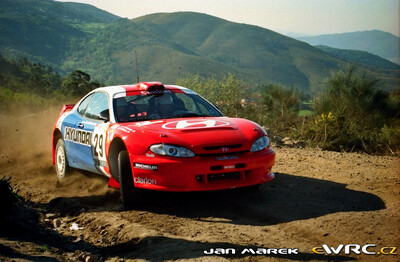 Kenneth Eriksson - Staffan Parmander
33º TAP Rallye de Portugal 1999. Hyundai Coupé Kit Car Evo2 (H20 MSD). Clasificado 14º.
Hyundai Motorsport

Del 21 al 24 de Marzo, Matosinhos, Porto, Portuigal.
Superficie: tierra.

El Rally tení­a un total de 1768.61 km de los que 399.51 km divididos en 23 tramos eran especiales (dos de ellos fueron cancelados SS18 Arganil - Coja 2 de 20.96 km y SS19 Salgueiro - Gois 2 de 19.70 km).

Se inscribieron 117 equipos, tomaron la salida 117, finalizaron 56.

© Jan Marek
@@
Palabras clave: Portugal;Hyundai;Coupe;Kit_Car;1999