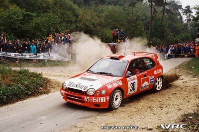 Volkan Isik - Erkan Bodur
41º Rallye Sanremo - Rallye d'Italia 1999. Toyota Corolla WRC (K-AM 5020). Clasificado 15º.
Toyota Mobil Team Turkey

Del 11 al 13 de Octubre, Sanremo, Liguria, Imperia, Italia.
Superficie: asfalto.

El Rally tenia un total de 1384.58 Km de los que 384.88 Km divididos en 18 tramos, eran especiales.

Se inscribieron 124 equipos, tomaron la salida 119, finalizaron 55.

© Petr Fitz
@
Palabras clave: Toyota;Corolla;WRC;Sanremo;1999