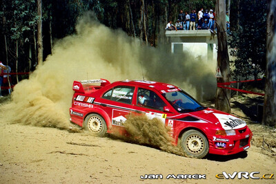 Marcus Grönholm - Timo Rautiainen
33º TAP Rallye de Portugal 1999. Mitsubishi Carisma GT Evo VI (S33 TMR). Abandonó por la transmisión del coche en SS16 Arganil - Coja 1 de 20.96 Km.
Marlboro Mitsubishi Ralliart

Del 21 al 24 de Marzo, Matosinhos, Porto, Portuigal.
Superficie: tierra.

El Rally tení­a un total de 1768.61 km de los que 399.51 km divididos en 23 tramos eran especiales (dos de ellos fueron cancelados SS18 Arganil - Coja 2 de 20.96 km y SS19 Salgueiro - Gois 2 de 19.70 km).

Se inscribieron 117 equipos, tomaron la salida 117, finalizaron 56.

© Jan Marek
@@
Palabras clave: Mitsubishi;Carisma;Portugal;1999
