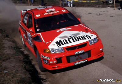 Marcus Grönholm - Timo Rautiainen
33º TAP Rallye de Portugal 1999. Mitsubishi Carisma GT Evo VI (S33 TMR). Abandonó por la transmisión del coche en SS16 Arganil - Coja 1 de 20.96 Km.
Marlboro Mitsubishi Ralliart

Del 21 al 24 de Marzo, Matosinhos, Porto, Portuigal.
Superficie: tierra.

El Rally tení­a un total de 1768.61 km de los que 399.51 km divididos en 23 tramos eran especiales (dos de ellos fueron cancelados SS18 Arganil - Coja 2 de 20.96 km y SS19 Salgueiro - Gois 2 de 19.70 km).

Se inscribieron 117 equipos, tomaron la salida 117, finalizaron 56.

© eWRC
@@
Palabras clave: Mitsubishi;Carisma;Portugal;1999
