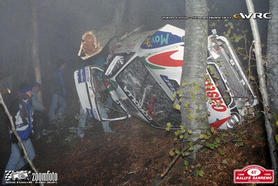 Carlos Sainz - Luis Moya
41º Rallye Sanremo - Rallye d'Italia 1999. Toyota Corolla WRC (K-AM 8010). Abandonó por accidente en SS6 Monte Ceppo 2 de 19.53 km.
Toyota Castrol Team

Del 11 al 13 de Octubre, Sanremo, Liguria, Imperia, Italia.
Superficie: asfalto.

El Rally tenia un total de 1384.58 Km de los que 384.88 Km divididos en 18 tramos, eran especiales.

Se inscribieron 124 equipos, tomaron la salida 119, finalizaron 55.

© Zoom Foto - Sergio Biancolli
@@
Palabras clave: Toyota;Corolla;WRC;Sanremo;1999;Crash