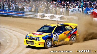 Piero Liatti - Carlo Cassina
33º TAP Rallye de Portugal 1999. Seat Cordoba WRC (B-4904-UP). Abandonó, volcó en una horquilla muy lenta de izquierdas y rompió el radiador, continuó y abandonaron por rotura de motor en SS11 Ladário - Oliveira de Frades de 11.26 km.
Seat Sport

Del 21 al 24 de Marzo, Matosinhos, Porto, Portuigal.
Superficie: tierra. 

El Rally tení­a un total de 1768.61 km de los que 399.51 km divididos en 23 tramos eran especiales (dos de ellos fueron cancelados SS18 Arganil - Coja 2 de 20.96 km y SS19 Salgueiro - Gois 2 de 19.70 km).

Se inscribieron 117 equipos, tomaron la salida 117, finalizaron 56.

© Jan Marek
@@
Palabras clave: Portugal;Seat;Cordoba;WRC;1999