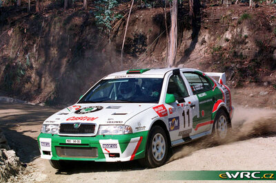 Armin Schwarz - Manfred Hiemer
33º TAP Rallye de Portugal 1999. Škoda Octavia WRC (MBS 94-06). Abandonó por el embrague en SS9 Cabreira 2 de 27.60 km.
Skoda Motorsport

Del 21 al 24 de Marzo, Matosinhos, Porto, Portuigal.
Superficie: tierra.

El Rally tení­a un total de 1768.61 km de los que 399.51 km divididos en 23 tramos eran especiales (dos de ellos fueron cancelados SS18 Arganil - Coja 2 de 20.96 km y SS19 Salgueiro - Gois 2 de 19.70 km).

Se inscribieron 117 equipos, tomaron la salida 117, finalizaron 56.

© Teams
@@
Palabras clave: Skoda;Octavia;WRC;Portugal;1999