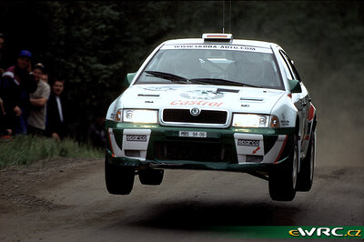 Armin Schwarz - Manfred Hiemer
49º Neste Rally Finland 1999. Skoda Octavia WRC (MBS 94-06). Abandonó por daños de accidente en SS2 Tiilimaa de 10.26 km.
Skoda Motorsport

Del 20 al 22 de Agosto, Jyväskylä.
Superficie: tierra.

El Rally tenia un total de 1218.42 km de los que 377.26 km divididos en 23 tramos eran especiales.

Se inscribieron 131 equipos, tomaron la salida 129, finalizaron 64.

© eWRC
@@
Palabras clave: Skoda;Octavia;WRC;Finlandia;1999