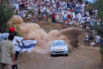 Marcus Grönholm - Timo Rautiainen
47º Acrópolis Rally 2000. Peugeot 206 WRC. Abandonó por motor en SS9 Gravia 1 de 25.56 km.

Del 8 al 11 de Junio, Atenas, Itea.
Superficie: tierra.

El Rally constaba de 3 etapas con un total de 1407.56 km de los que 390.27 km divididos en 19 tramos eran especiales.

Tomaron la salida 117 equipos, finalizaron 48.@
Palabras clave: ;Peugeot;WRC;Acropolis;Grecia;2000