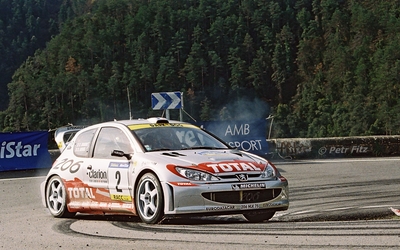 Didier Auriol - Denis Giraudet
37º Rally Catalunya Costa-Brava 2001. Peugeot 206 WRC (206 NLK 75). Clasificado 1º.
Peugeot Total

Del 22 al 25 de Marzo, Lloret de Mar, Girona, Catalunya, España.
Superficie: asfalto.

El Rally tenia un total de 1779.13 km de los que 383.18 km divididos en 18 tramos eran especiales, (una de ellas fue cancelada SS12 La Riba 2 de 35.89 Km).

Se inscribieron 79 equipos, tomaron la salida 76, finalizaron 36.

© Petr Fitz
@
Palabras clave: Peugeot;WRC;Catalunya;Costa_Brava;2001;España;Spain