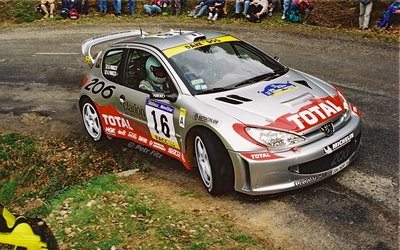 Gilles Panizzi - Hervé Panizzi
37º Rallye Catalunya - Costa Brava - Rallye de España 2001. Peugeot 206 WRC (206 NDP 75). Clasificado 2º.
Peugeot Total

Del 22 al 25 de Marzo, Lloret de Mar, Girona, Catalunya, España.
Superficie: asfalto.

El Rally tenia un total de 1779.13 km de los que 383.18 km divididos en 18 tramos eran especiales, (una de ellas fue cancelada SS12 La Riba 2 de 35.89 Km).

Se inscribieron 79 equipos, tomaron la salida 76, finalizaron 36.

© Petr Fitz
@
Palabras clave: Peugeot;WRC;Catalunya;Costa_Brava;2001;España;Spain